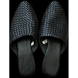 Universal Threads Mules